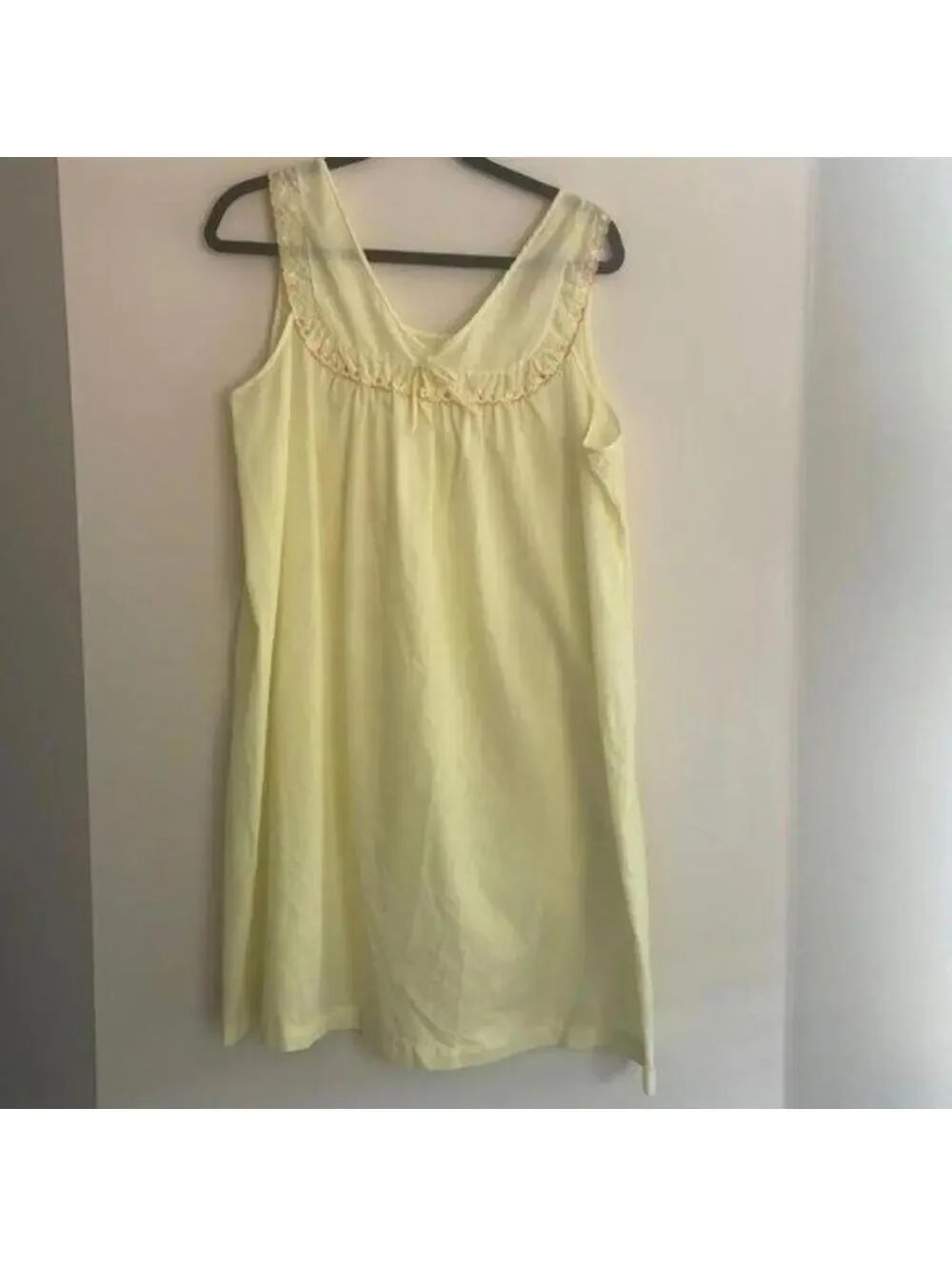 🇺🇸Vintage 1960s Yellow V Neck Embroidered Sleeveless Nightgown Pajama Lingerie